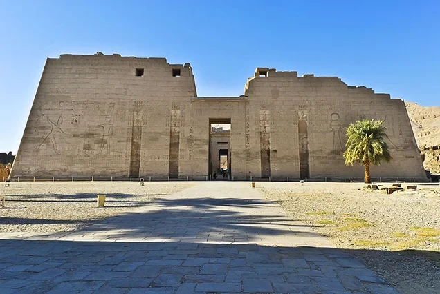 10 Tage Premium-Ägyptenreise: Kairo, Nilkreuzfahrt, Abu Simbel & Rotes Meer