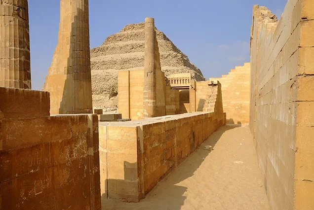 Privater Tagesausflug ab Alexandria zu den Pyramiden & Saqqara
