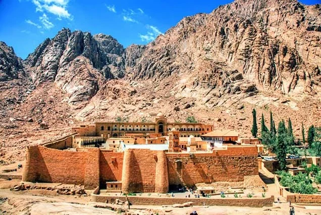 Tagesausflug von Dahab nach Kairo | Private Tour zu den Pyramiden & ins Ägyptische Museum