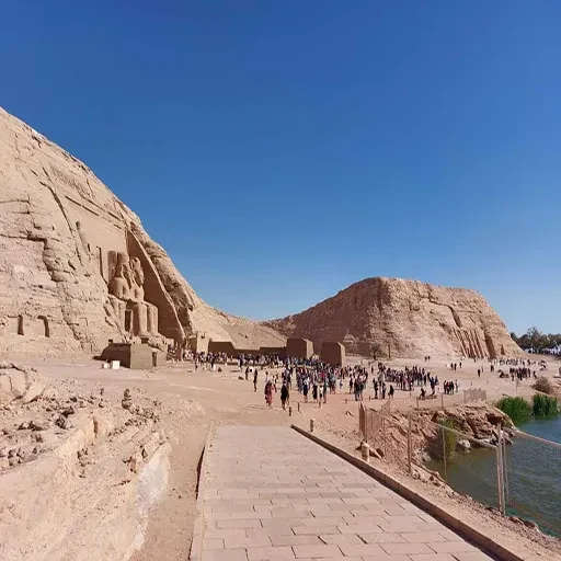 Hin- und Rückfahrt mit dem Bus zwischen Assuan und Abu Simbel