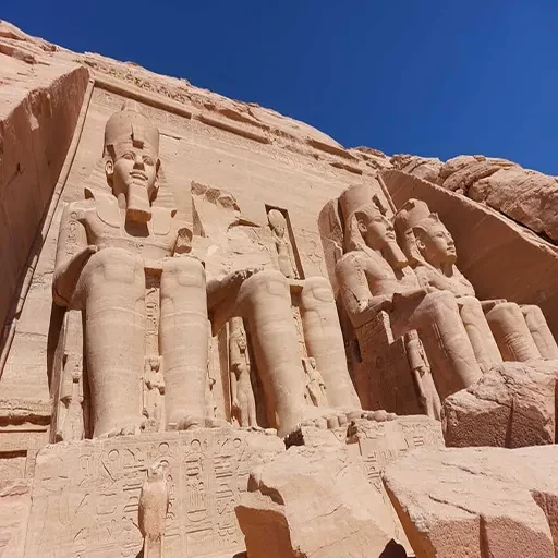 Hin- und Rückfahrt mit dem Bus zwischen Assuan und Abu Simbel