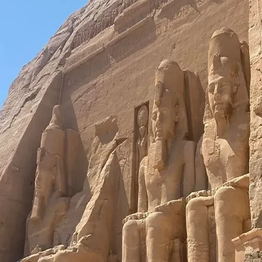 Private Tagestour von Assuan nach Abu Simbel mit Ägyptologe