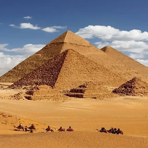 Privater Tagesausflug von Hurghada zum Großen Ägyptischen Museum & zu den Pyramiden von Gizeh – per Flug