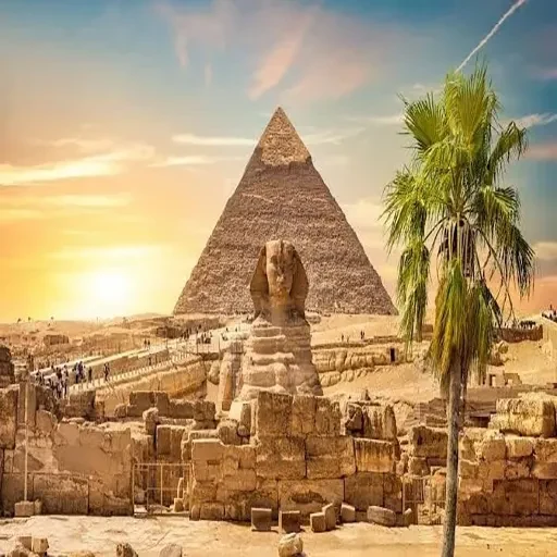 Privater Tagesausflug von Luxor zum Großen Ägyptischen Museum & zu den Pyramiden von Gizeh – per Flug