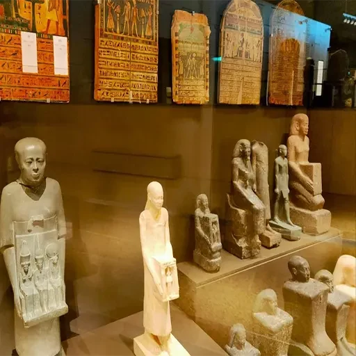 Private Tagestour von Hurghada zum Großen Ägyptischen Museum & zu den Pyramiden von Gizeh
