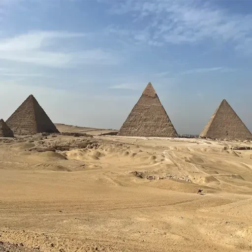 Private Tagestour von Hurghada zum Großen Ägyptischen Museum & zu den Pyramiden von Gizeh