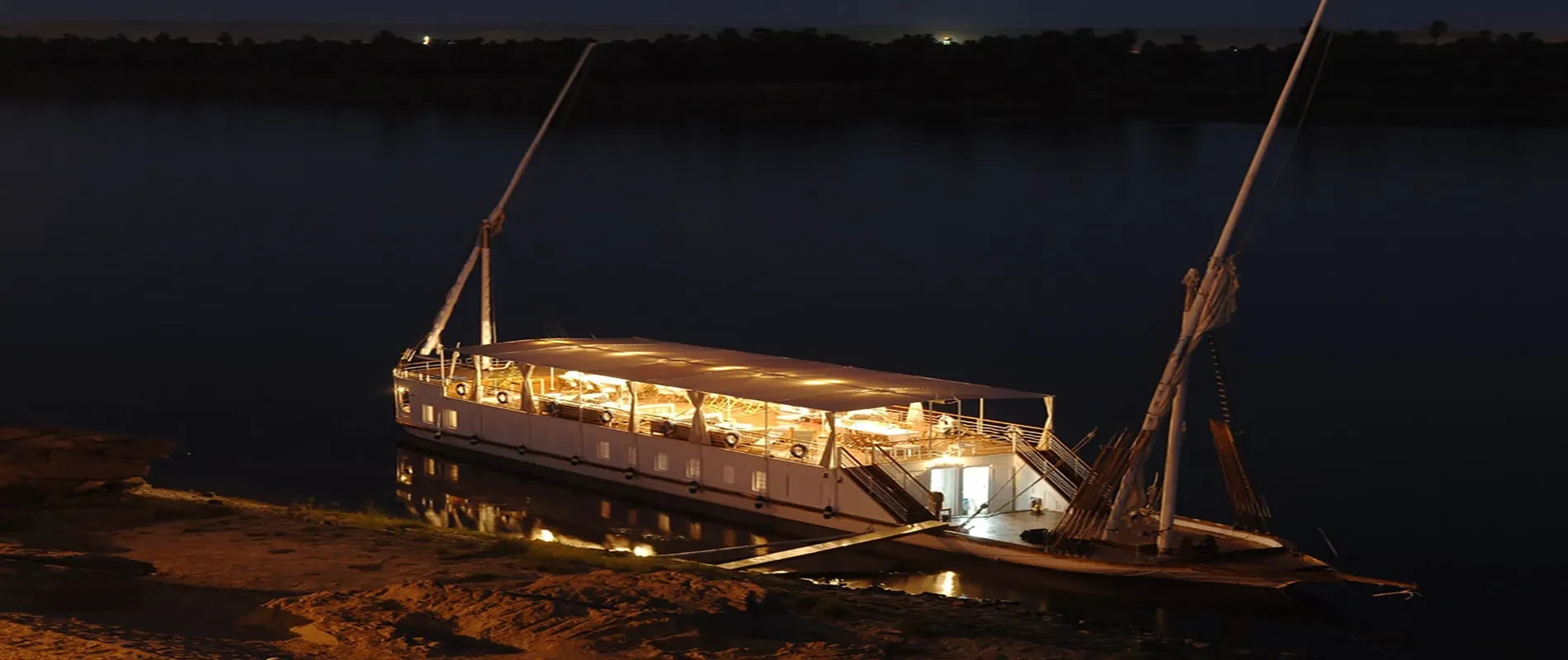 4 Tage Lazuli Highness Dahabiya von Assuan nach Luxor