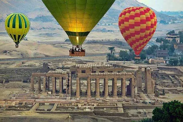 Heißluftballonfahrt bei Sonnenaufgang über Luxor