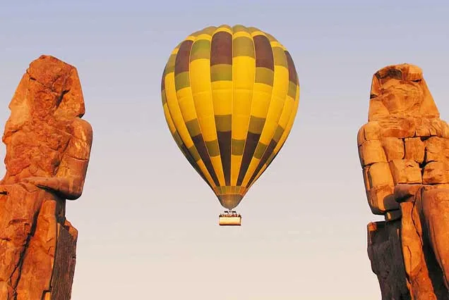Heißluftballonfahrt bei Sonnenaufgang über Luxor