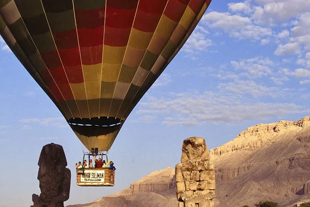 Heißluftballonfahrt bei Sonnenaufgang über Luxor
