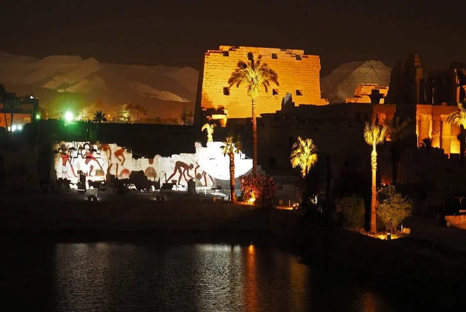 Ton-und-Licht-Show im Karnak-Tempel in Luxor