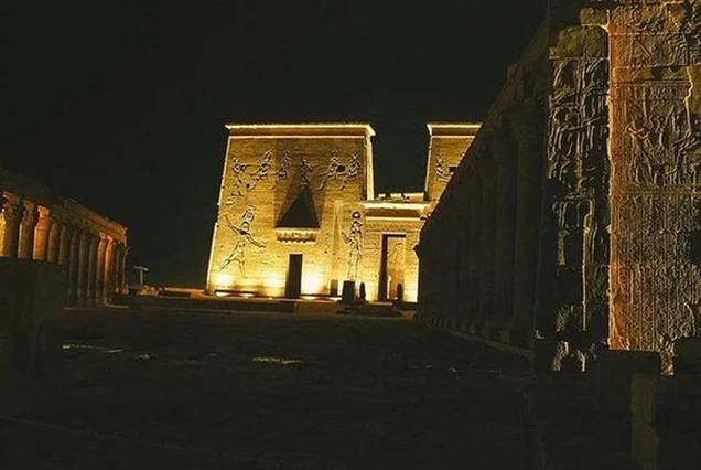 Philae-Tempel bei Nacht – Ton-und-Licht-Show in Assuan